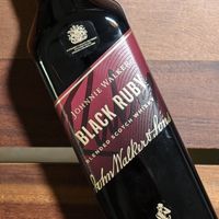 为了ROSÉ抢到的尊尼获加礼盒，酒还没喝，小卡先上了二手市场