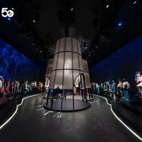 王力宏的波司登海报被嘲：三件羽绒一根带，网友：被绑架了请眨眼