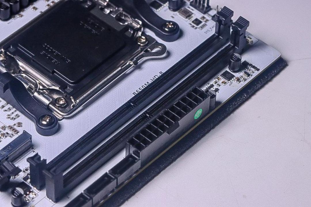 450元档的华南金牌B650M,能把9700X跑到133W,为什么还是被劝退