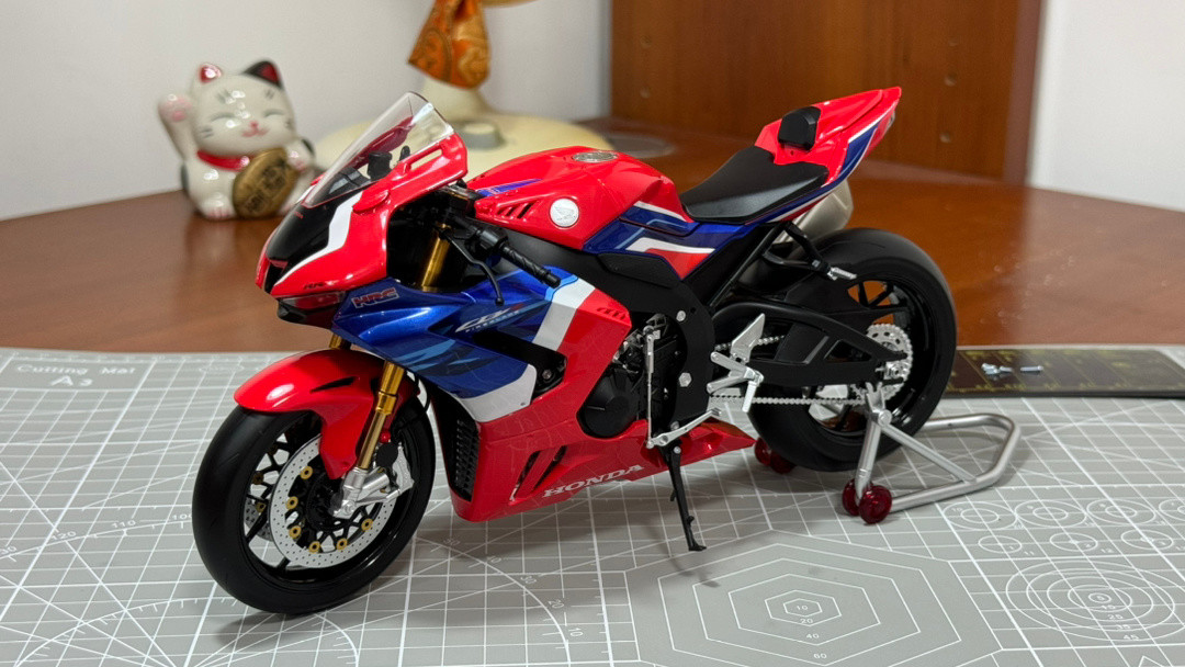 399预涂装、319素色就这24小时:隼的模型预售开了,冲不冲、冲哪个,先把评论区吵翻的三本账摆平