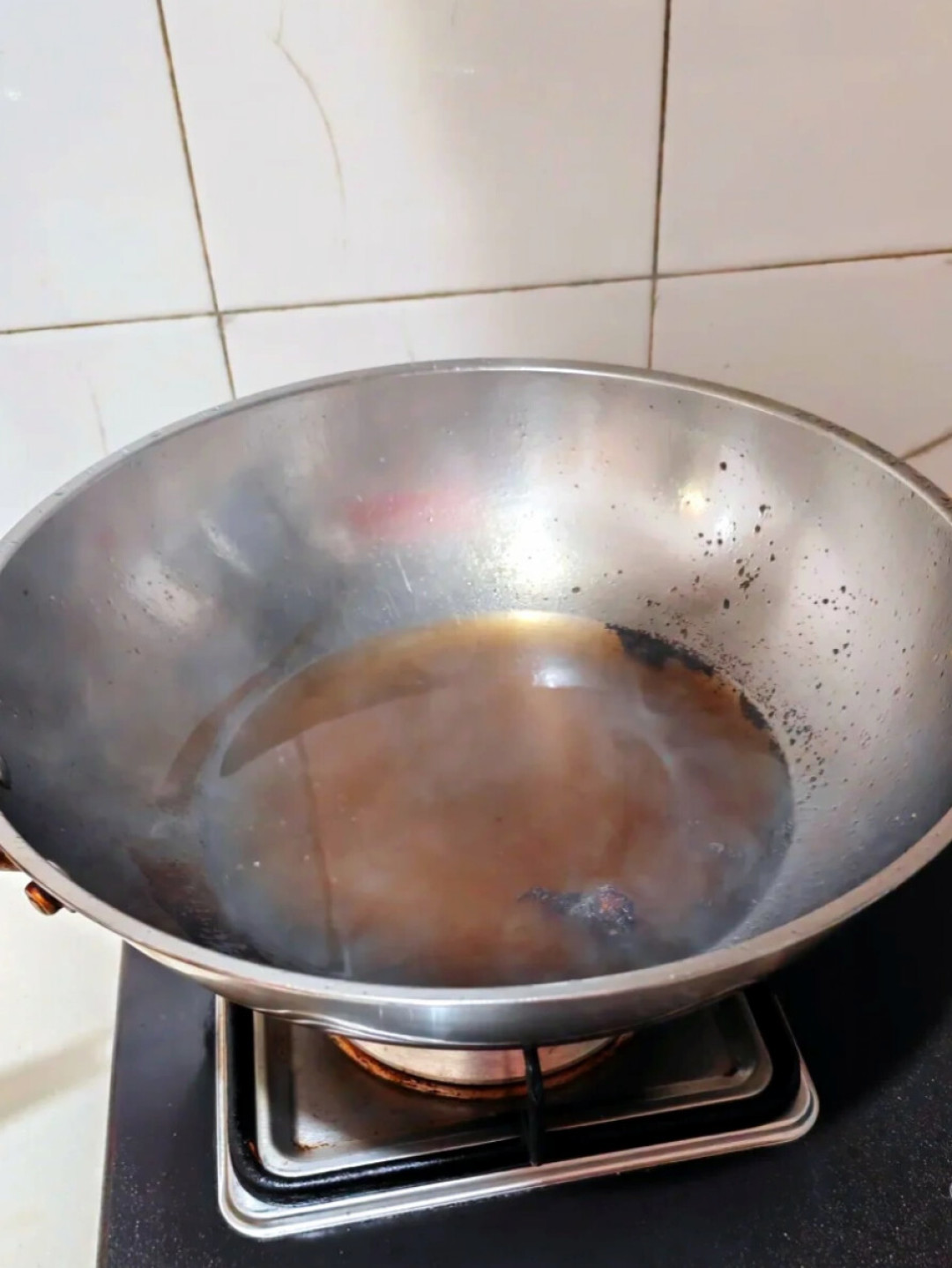 油冒烟再下菜?这句老话没错,错在你家的油早换了
