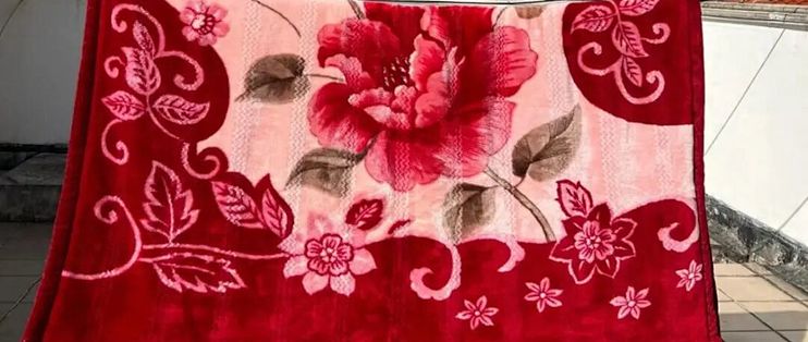 翻出妈妈嫁妆里的毛毯，干洗一次比新的还贵：如今流行把它改成两床薄被