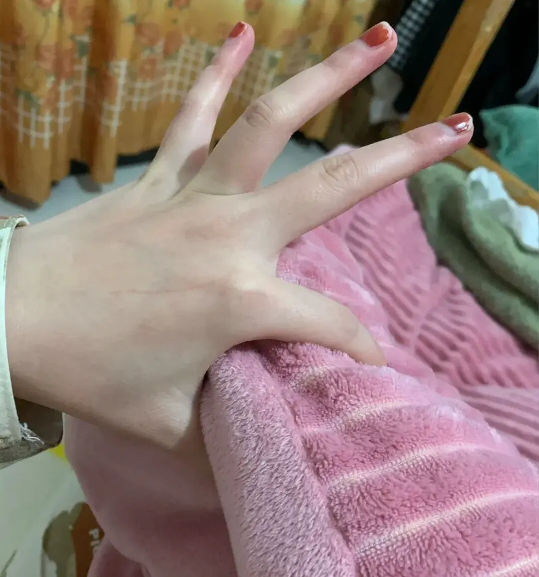 翻出妈妈嫁妆里的毛毯,干洗一次比新的还贵:如今流行把它改成两床薄被