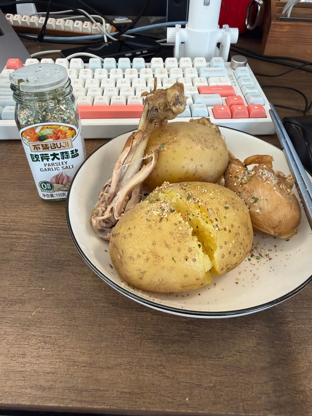 凉土豆瘦22斤刷屏,同一天有人吃进急诊:管用的不是“凉”,是这顿饭的结构