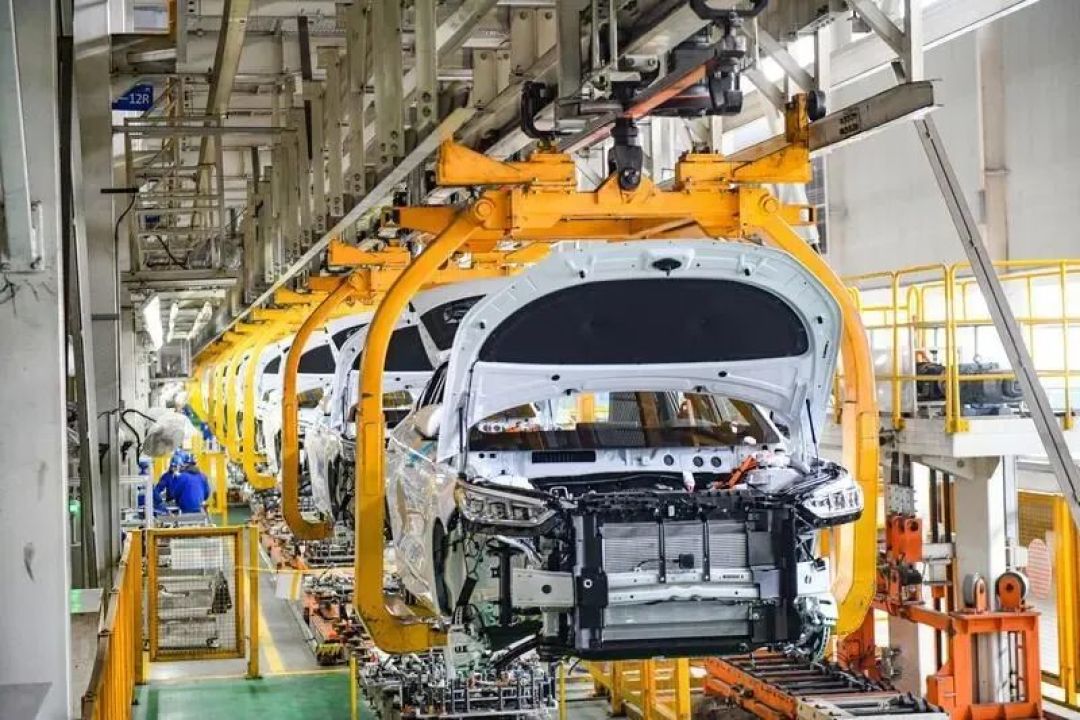 比亚迪三季报的两张脸：累计净利-4.2%、单季+28.1%，这道“V型拐点”是真转折吗