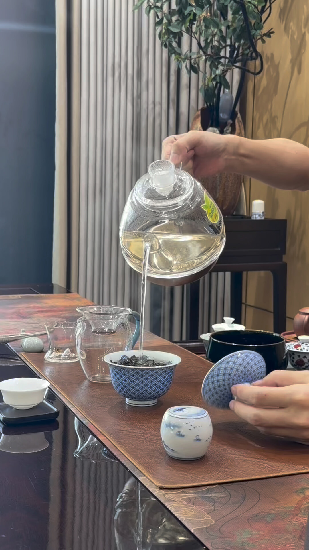 喝完茶心慌手抖出虚汗,茶掌柜管这叫