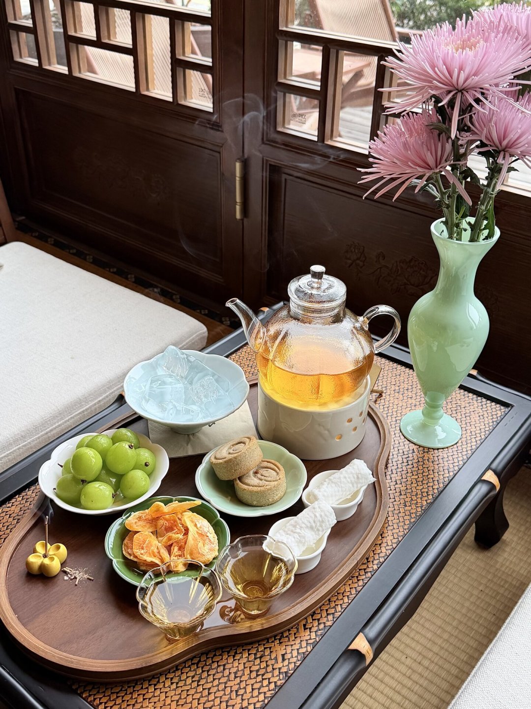 长期喝茶 vs 长期喝白开水,120万播放吵上桌:喝茶的加分是真的,但三口茶正在把分扣光