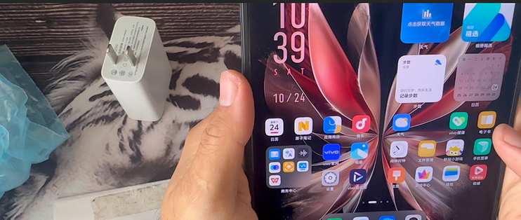 【探长拼好机】百元捡漏美女一手自带香味vivo X Fold2大折叠！