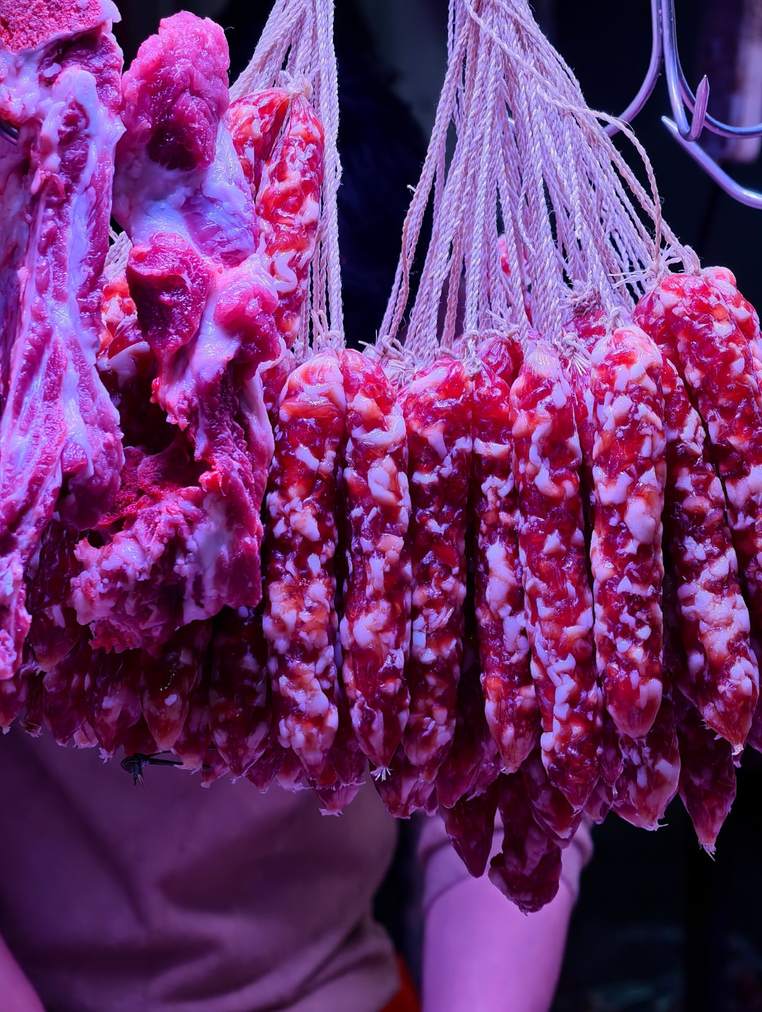 潮州腊味厂立案、腊肠亚硝酸盐今晨被辟谣:这个腌腊季,先把三个关于腊肉的判断翻过来