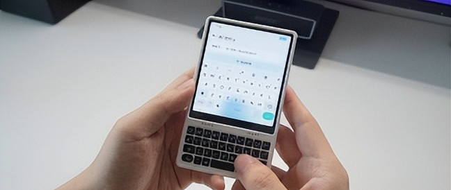 双十一降价！iKKO MindOne 键盘上新， 打造专注型备用 AI 手机