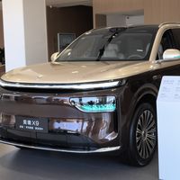 探店奕境X9全国首批交付： 28.98万起的大六座 第三排能躺133°