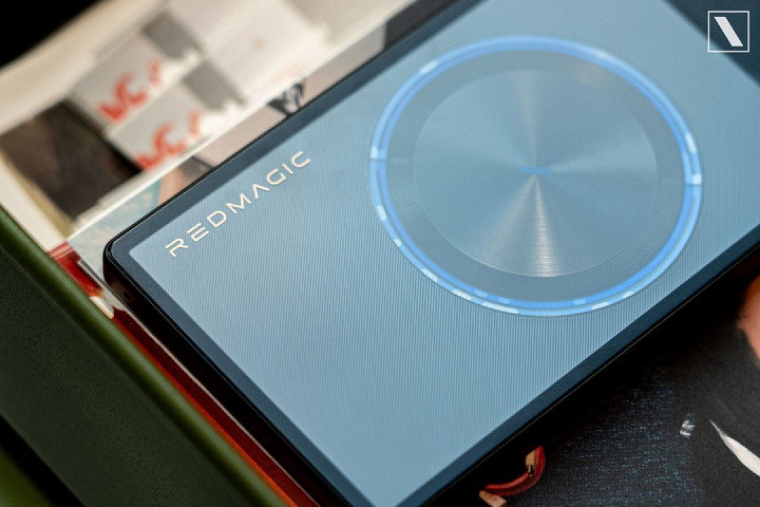 红魔 12 Pro+ 体验:水冷加上 RGB 灯,游戏性能全面升级
