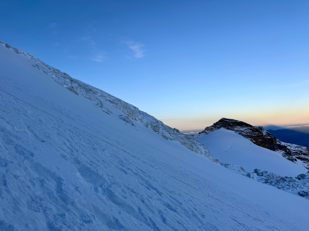 一千块登顶5000米:“人生第一座雪山”被砍掉的那一天
