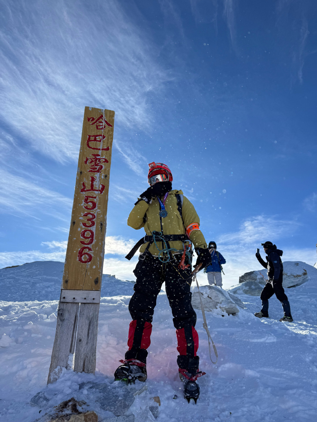 一千块登顶5000米:“人生第一座雪山”被砍掉的那一天