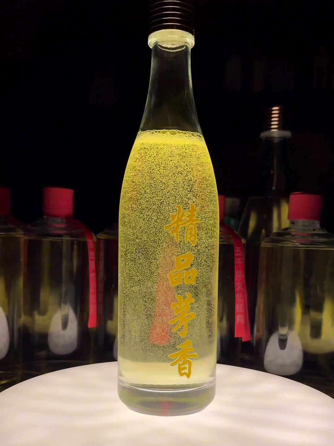 酒桌上那些看挂杯、摇酒花的绝活,测的其实不是酒质