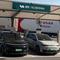 一年跑不到2万公里，换电车省下的钱，可能还不够填旧车的坑