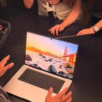 22999元的触屏MacBook Pro，我劝你别为“能点一下”掏钱