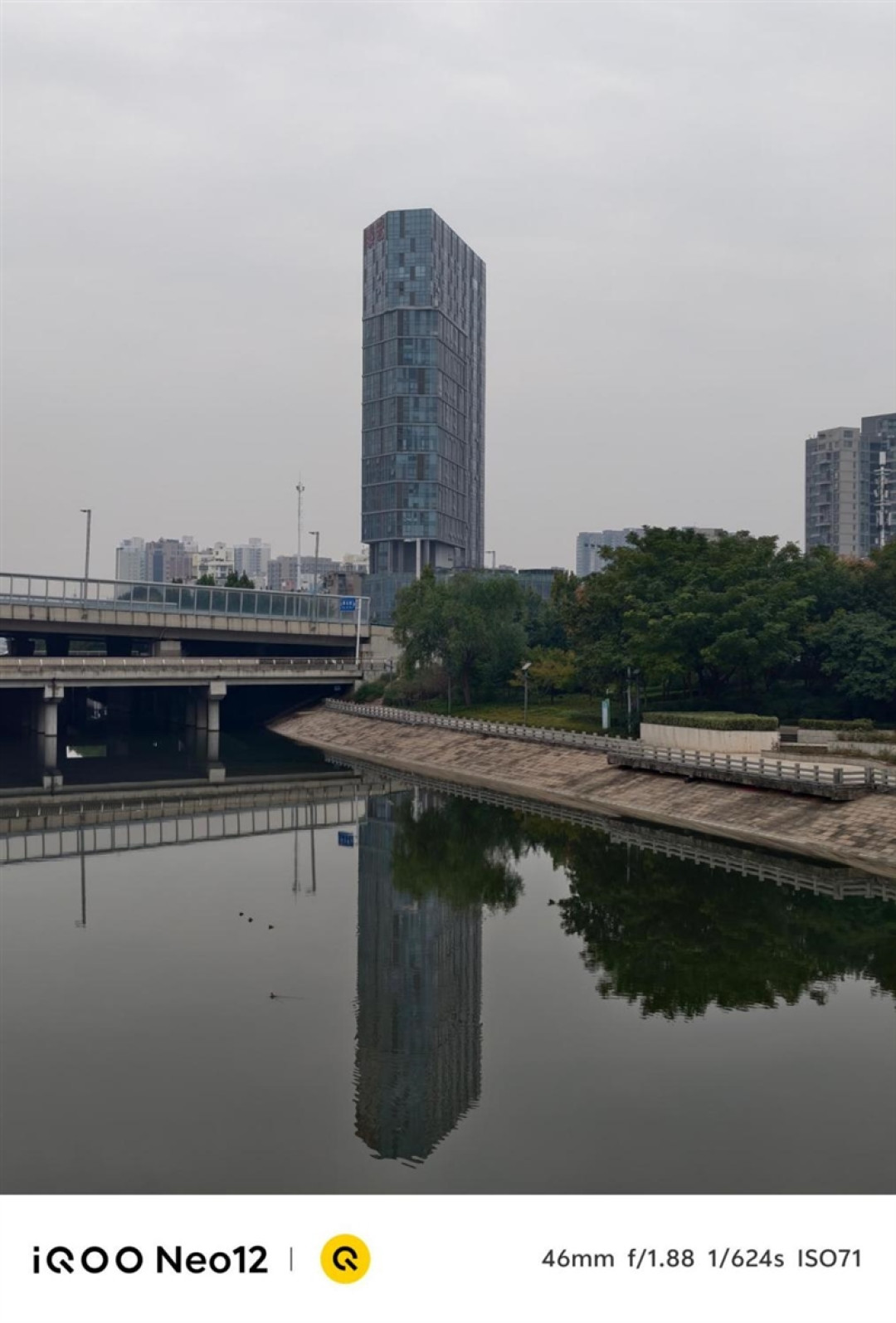 iQOO Neo12全面评测 风扇藏进镜头模组 重度玩家的新选择