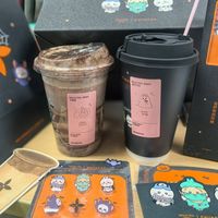 “清水冲一下就炸了”：茉莉奶白联名杯爆裂伤人，原因与责任