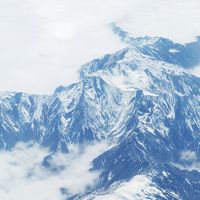 跟着中国国家地理追逐云端之上的神山