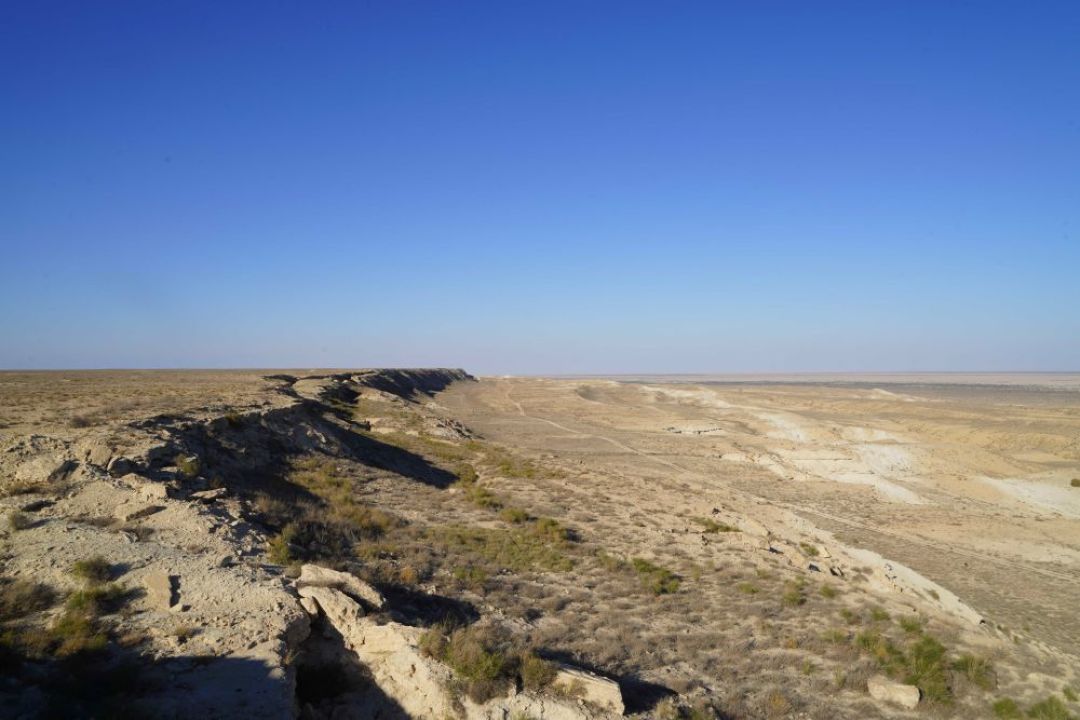 咸海"船坟场"：60年退掉90%的水面，船为何再也下不了水？
