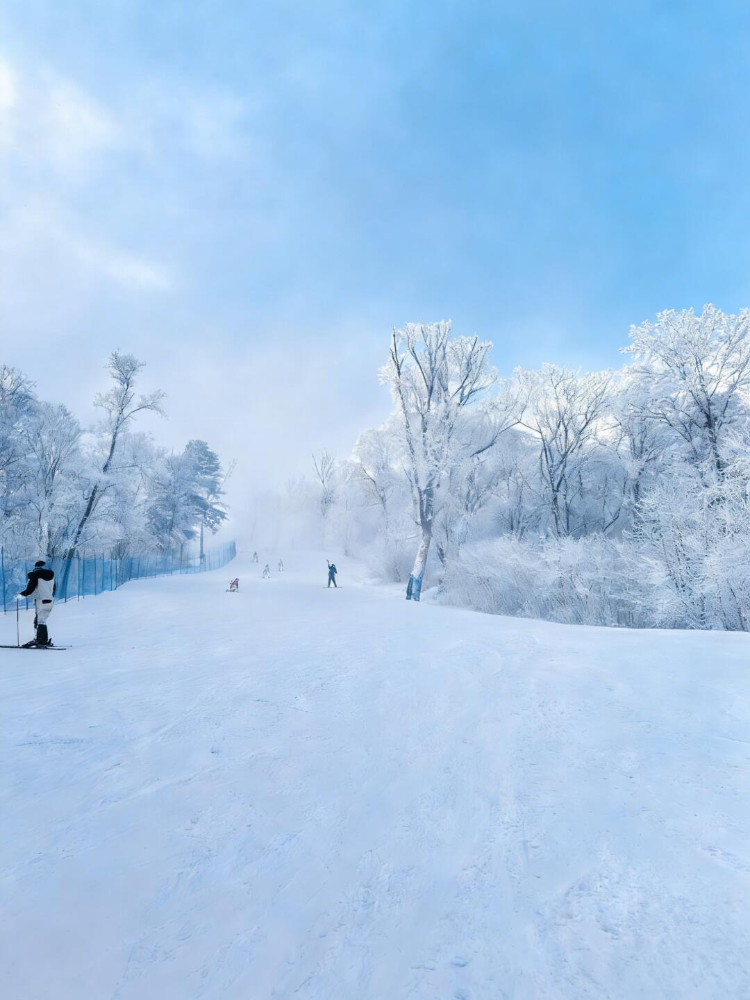 长白山万达新雪季11月21日开板:喜来登滑进滑出实测