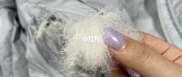 买羽绒服别看厚度看吊牌：充绒量、绒子、蓬松度，三行数定一件
