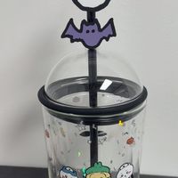 茉莉奶白联名杯紧急下架：标着高硼硅，为什么冷水一冲就炸？