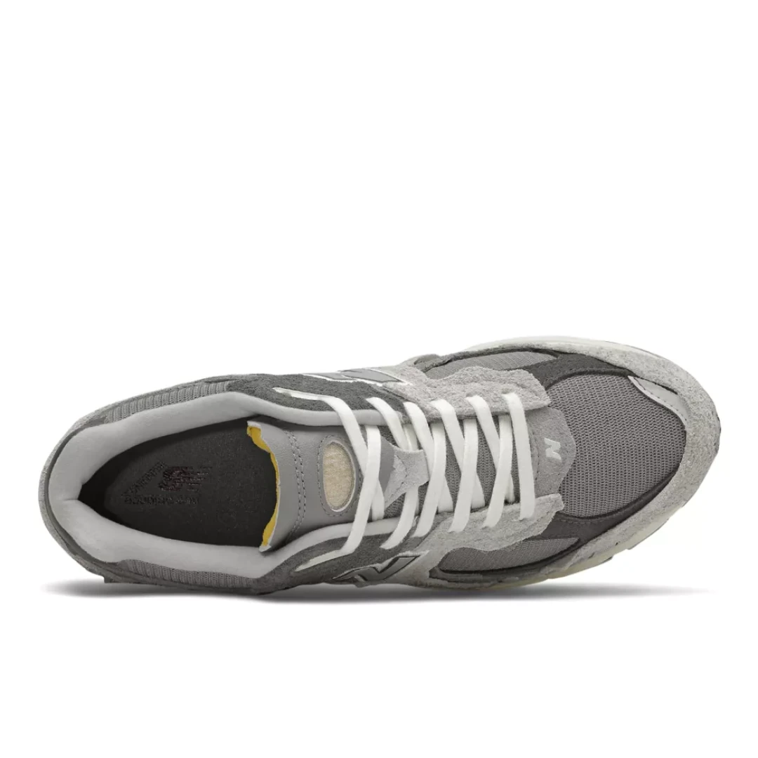 同一双 574，鞋盒上印着 B 和 D：双11 买 New Balance，先分清「码数」和「鞋宽」