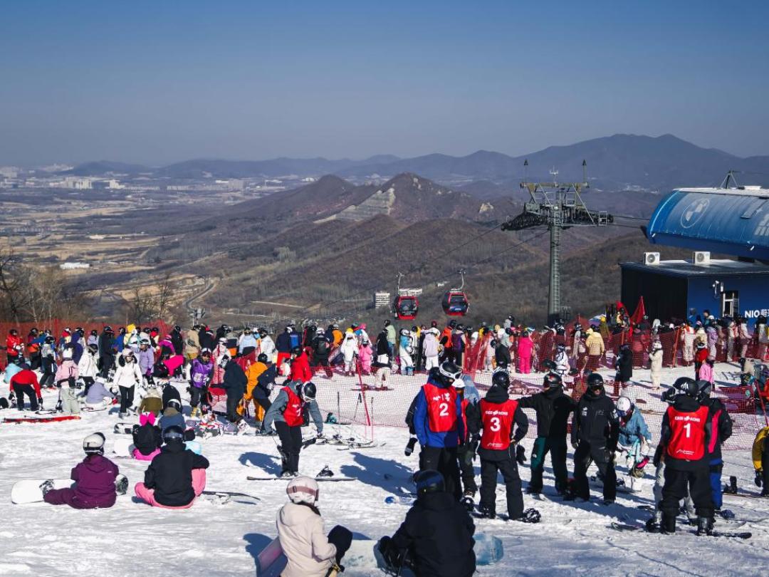 崇礼雪季开板:雪场一套三五百,县城店一百多,第一次滑雪先买鞋别买板