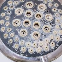 花洒出水又细又歪，拆下来泡一晚白醋，水柱又冲了