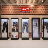 同一条 Levi's，店里软、网购硬：型号只管裤型，货号才管上身