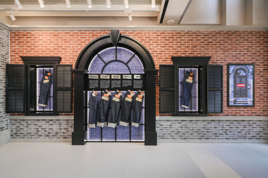 同一条 Levi's，店里软、网购硬：型号只管裤型，货号才管上身