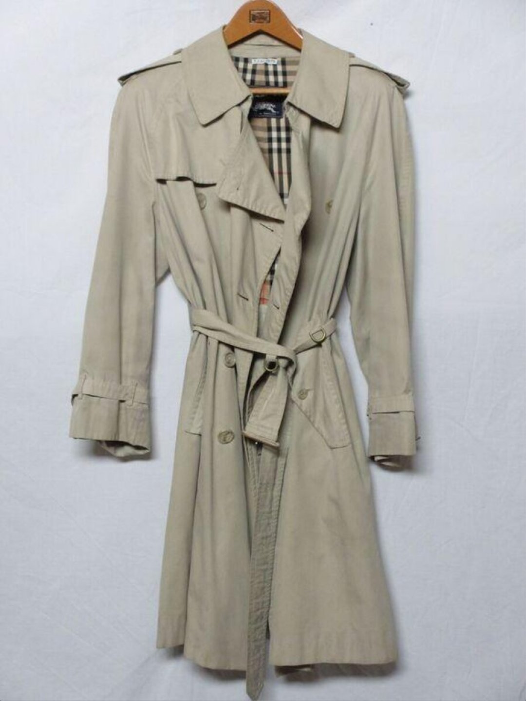 专柜 21600,首尔 1 万 4,奥莱 4 折:买 Burberry 风衣,先分清「版型」和「来路」