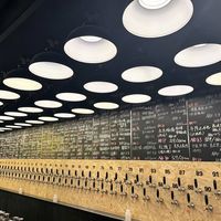小酒馆在关店，9块9的精酿开进小区：先分清「精酿」和「工坊啤酒」