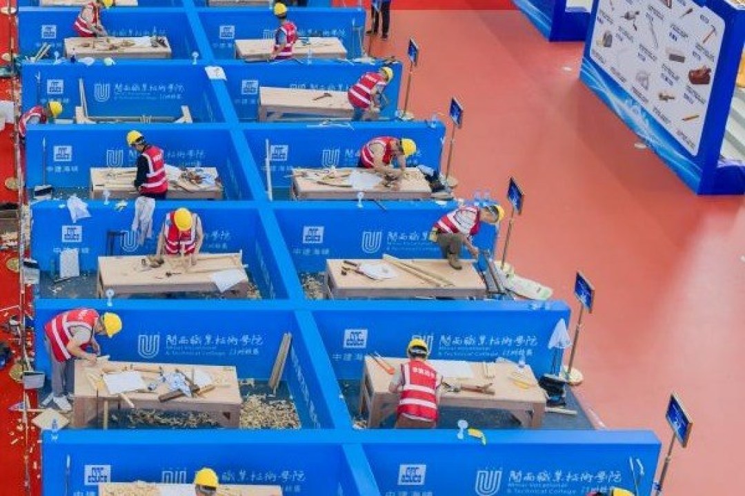 第一刀就啃木头,第74个才雕出水豚:玩木工,先分清「看会了」和「做出来」