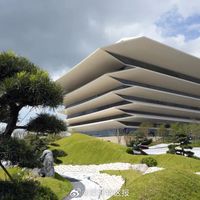 前海博物馆开馆、国博凤冠将办专展 | 博物馆探秘10.31日报