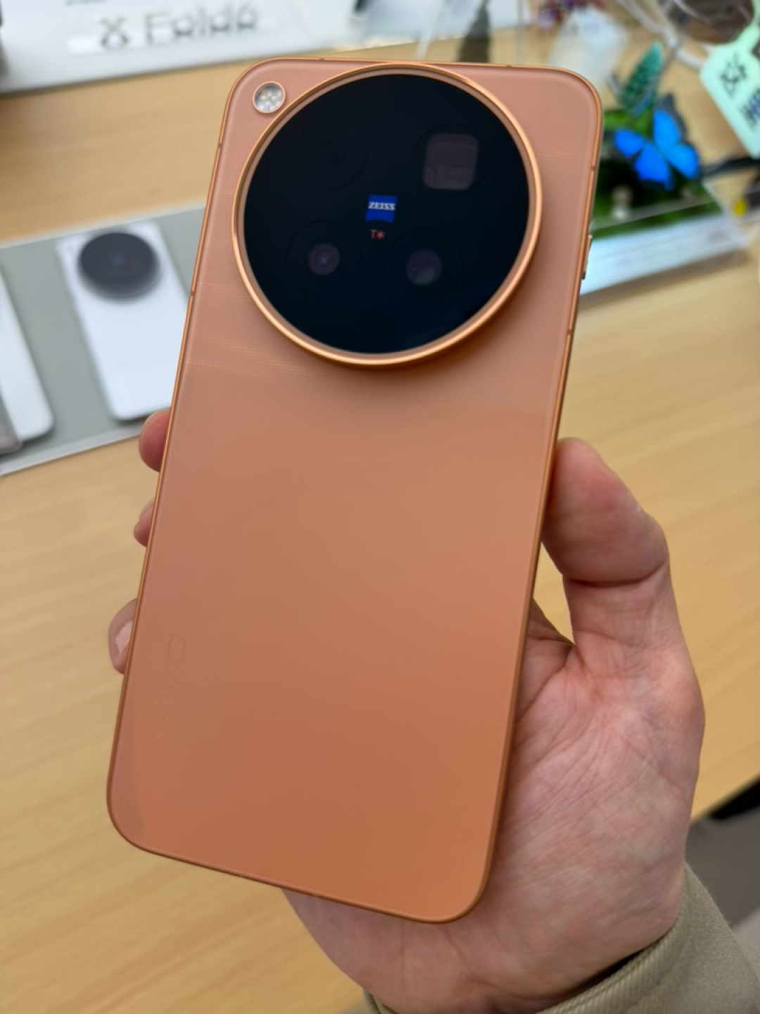 X500 Pro Max游戏实测：帧率满分，温控输小米18近3度