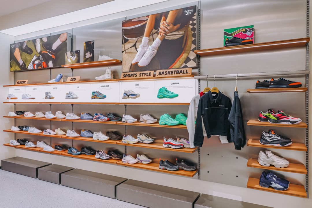 锐步把中国首家品牌体验店开进港汇恒隆，当年清仓1—3折的鞋，如今摆上五楼：现在买锐步，先分清「怀旧」和「复古」