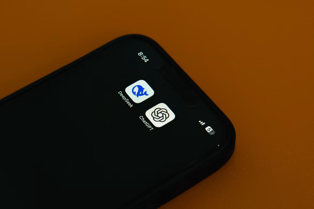 DeepSeek融资1055亿，几百家排队，手机厂凭什么是vivo？