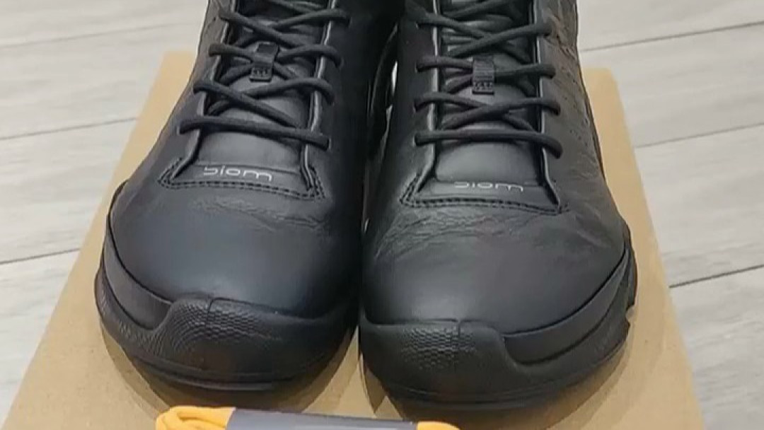 ECCO鞋底放几年碎成渣,不是质量问题:PU大底怕的不是穿,是闲