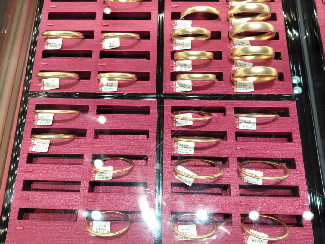 金价从高点每克跌了400多,金店反被买空:别让价差吃掉你省的钱