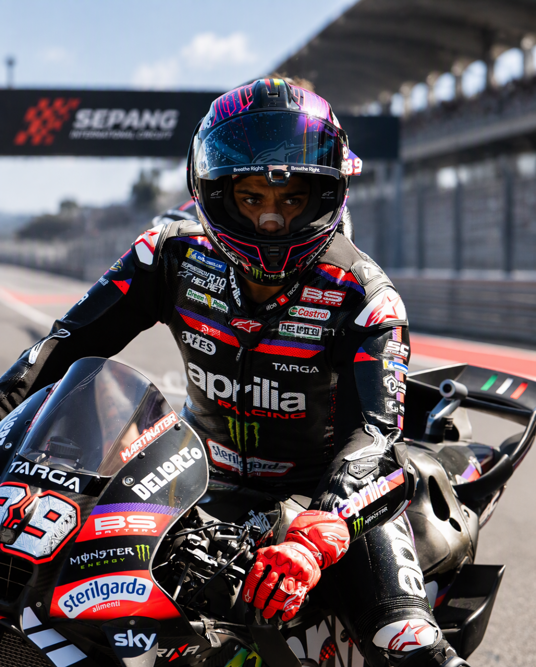 马奎兹领先10分冲第十冠，马丁带着骨折追：MotoGP雪邦终局战
