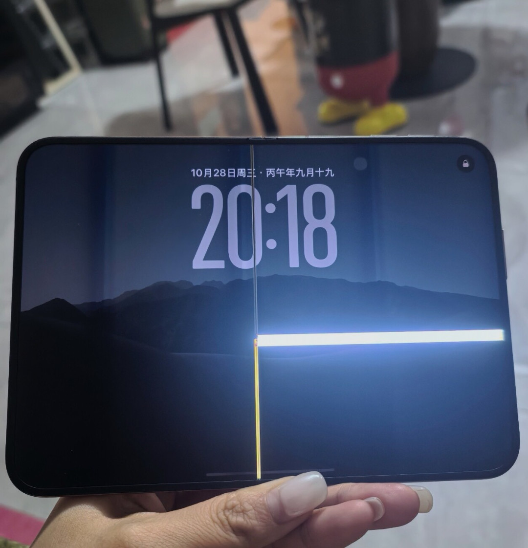 iPhone Duo裂屏,苹果只换不召回:账藏在7998元的维修单里