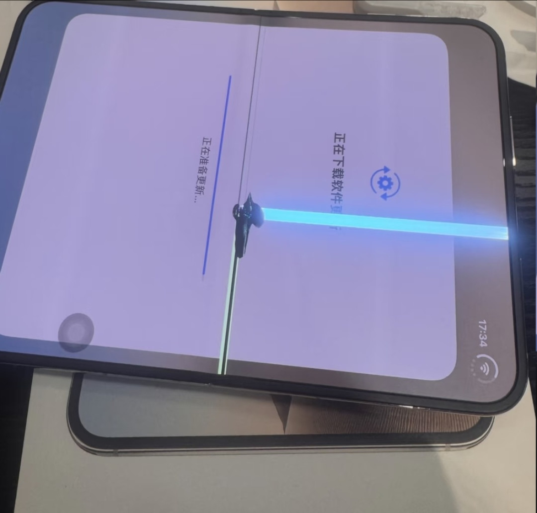 iPhone Duo裂屏,苹果只换不召回:账藏在7998元的维修单里