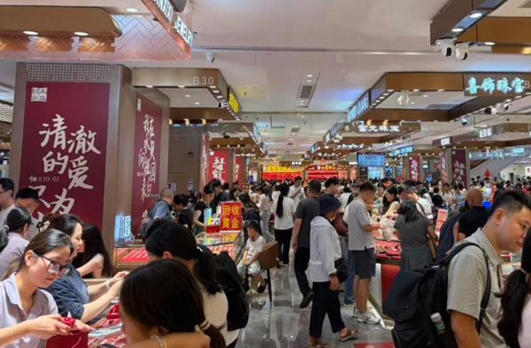 金子贵了,表反而不值钱:金价一度跌破4000美元,二手金表正被拆开卖