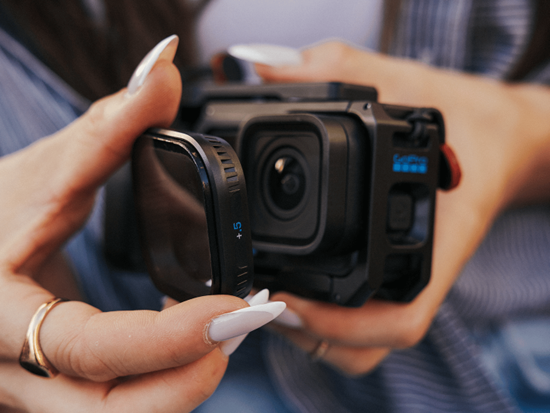 GoPro 九成股权作价 2.85 亿美元，MISSION 1 跌到 2888 起：先分清「换代机」和「换赛道」