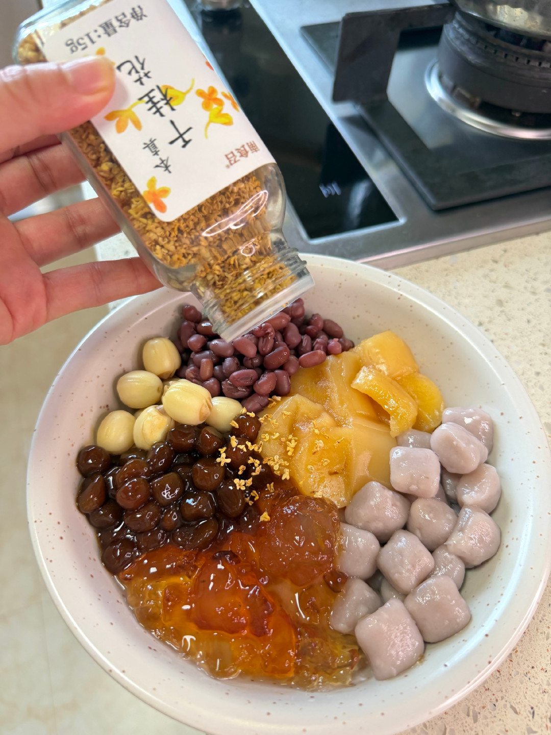 瑞幸也开始炖奶了：你杯里桃胶的“胶原”是假的，木薯这三步千万别省
