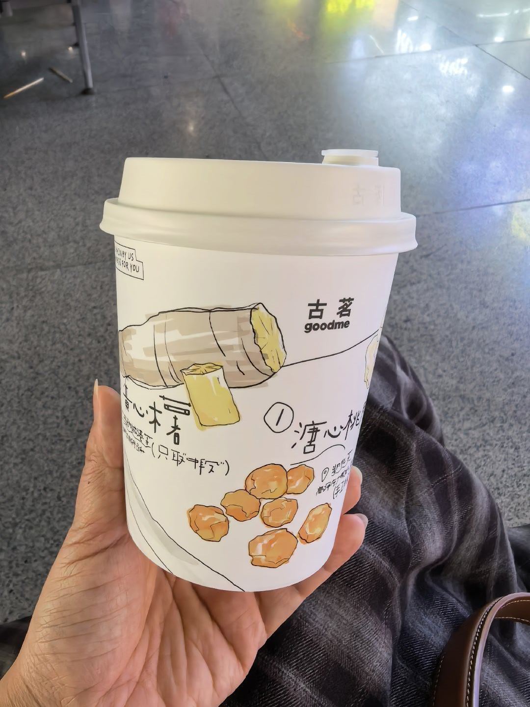 瑞幸也开始炖奶了：你杯里桃胶的“胶原”是假的，木薯这三步千万别省