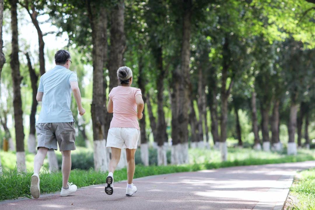 跑步膝不是病?健身跑者膝盖病率才3.5%,比久坐的10.2%还低